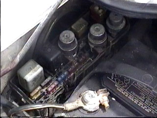 4agefusebox1.JPG (26156 bytes)